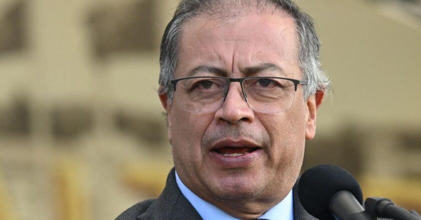 Petro negó aterrizaje a avión de EEUU con migrantes irregulares colombianos