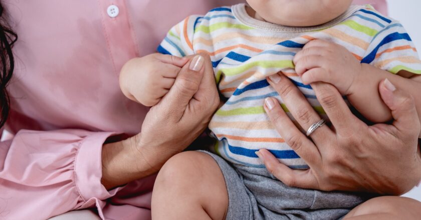 Frío dispara alerta por virus respiratorios: 44.701 bebés ya recibieron protección contra el VRS