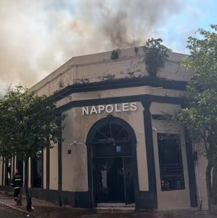Incendio en la discoteca Nápoles moviliza a bomberos y afecta el microcentro de Asunción