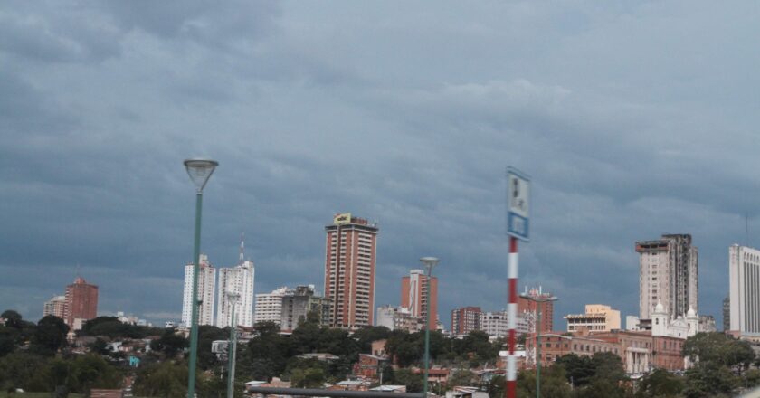 Frío y lluvias dispersas marcarán el tiempo durante los próximos días