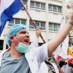 Huelga médica entra en su tercer día y SINAMED acusa al Gobierno de una campaña de desprestigio
