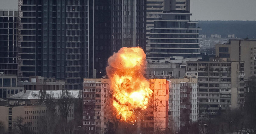 Rusia ataca aeropuertos de Kiev antes de la misión de Trump