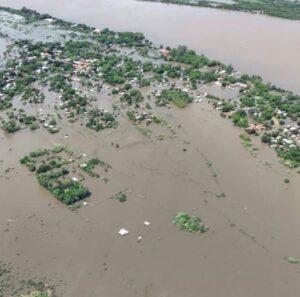 Inundaciones en Paraguay mantienen en alerta a miles de familias