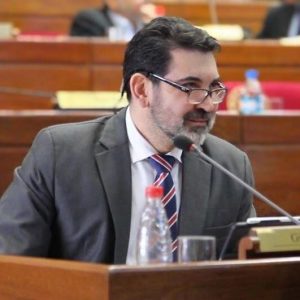 Gilberto "Tony" Apuril, senador nacional. 