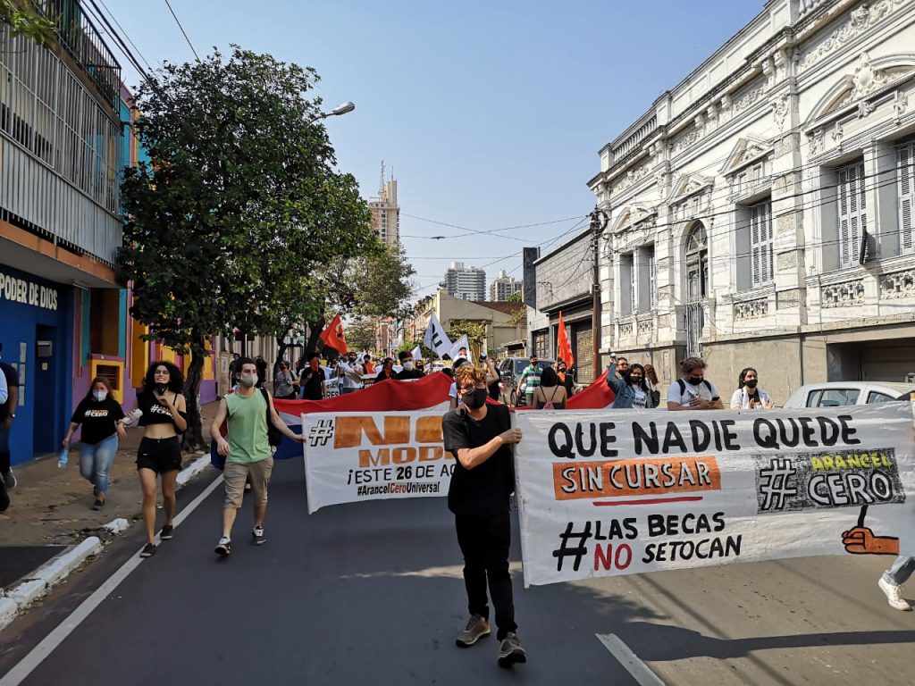 Estudiantes exigen dejar sin efecto un "decreto ilegal ...