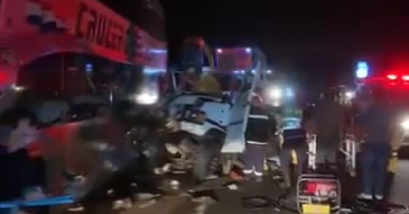 Choque entre un camión y un colectivo deja dos heridos en Caaguazú