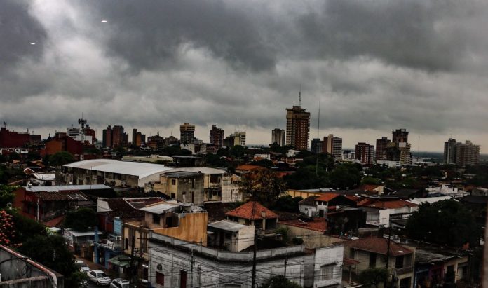 Miércoles caluroso con lluvias dispersas