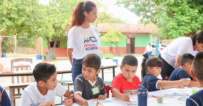 MEC, UNICEF y EAA lanzan campaña «Cuando abrimos la puerta de un aula, todo cambia»