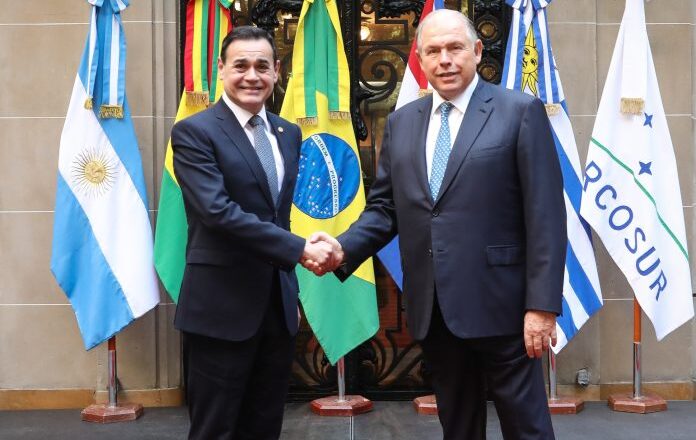 Cancilleres abordan agenda bilateral e integración regional