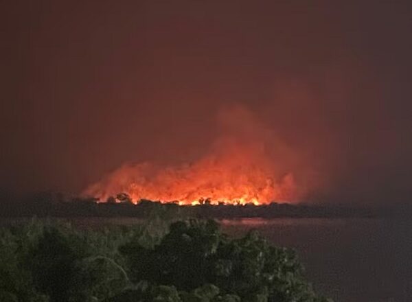 Densa humareda sobre Asunción proviene de incendios forestales en Argentina