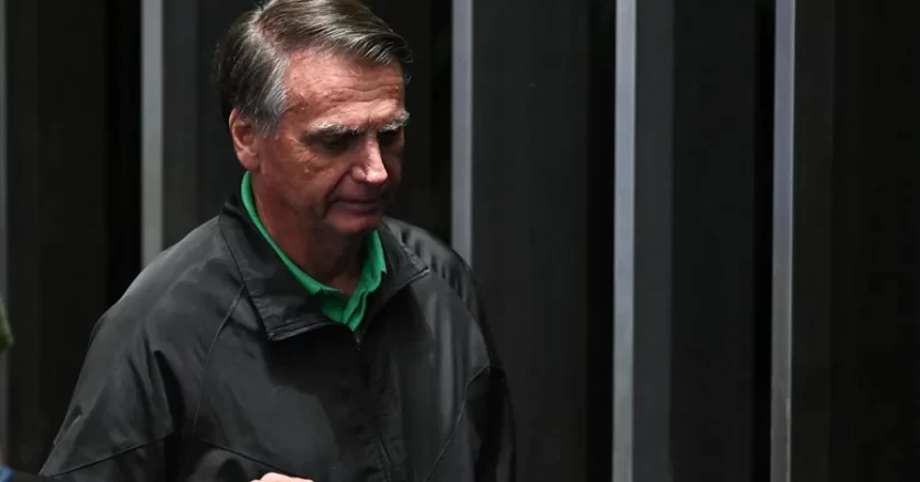 Corte de Brasil impone nuevas restricciones a Bolsonaro por caso de golpismo