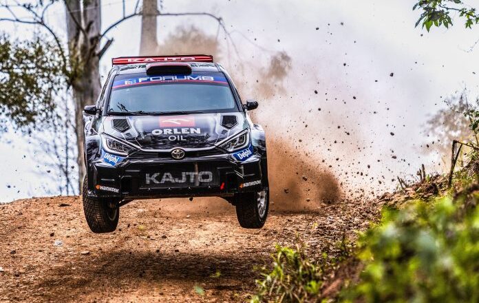 El rugido de los motores encendió Cambyretá en el inicio del Rally Mundial