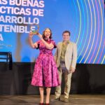 UNAE recibe galardón nacional por su aporte a la salud y el bienestar en Paraguay