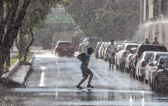 Persisten lluvias y tormentas aisladas en gran parte del país