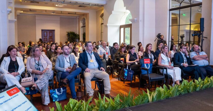 Jornada científica reunió a especialistas para fortalecer la atención de emergencias obstétricas