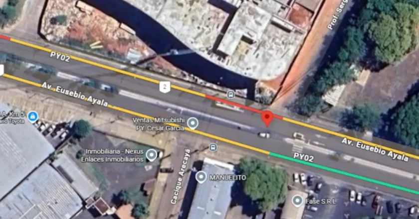 Cruce semafórico habilitado sin señalización completa en Asunción