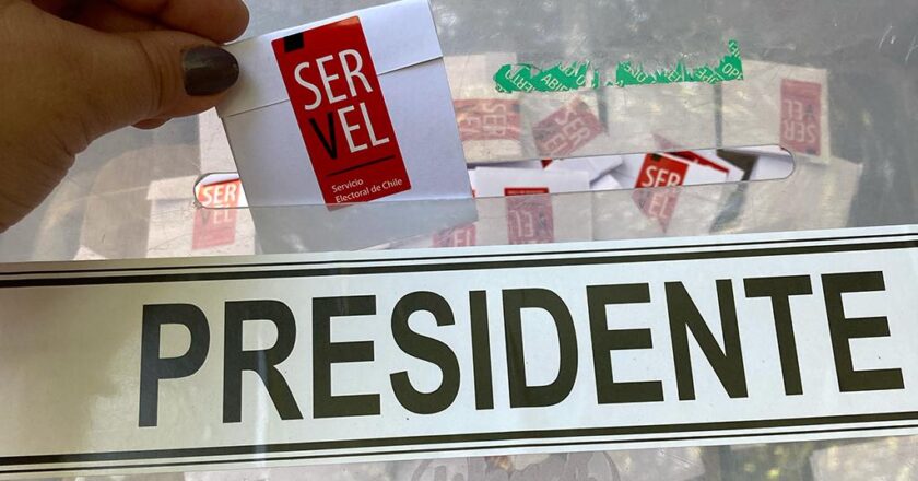 Chile define su rumbo político este domingo en unas elecciones decisivas