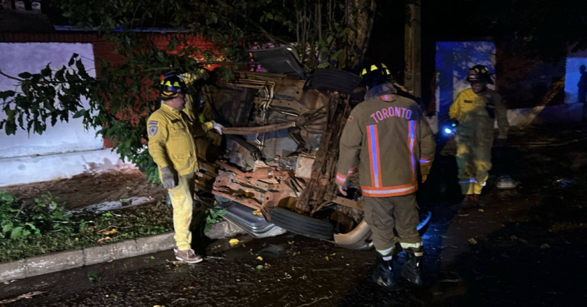 Trágico accidente en Ayolas: muere sacerdote tras impactar contra un árbol