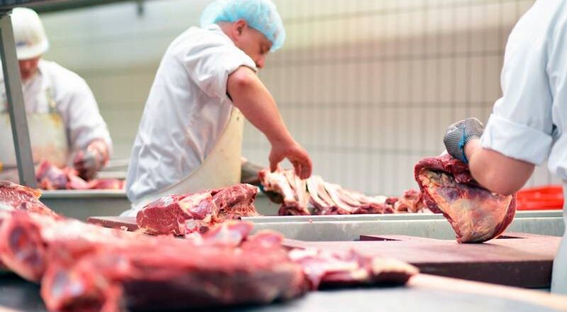 Precio alto de la carne sigue poniendo en aprieto a familias paraguayas a puertas de las fechas festivas