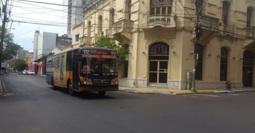 Analizan retirar los buses de Presidente Franco para proteger el casco histórico