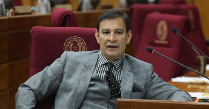 Senador reconoce privilegios y pide revisar la Caja Parlamentaria