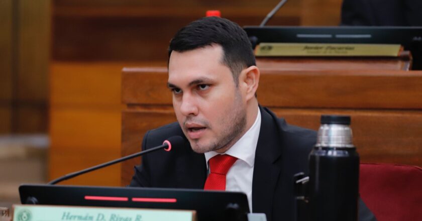 Fiscalía abre causa penal contra Hernán Rivas por presunta producción de documento falso