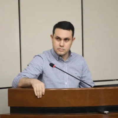 Senadores impulsan acción penal contra Rivas por uso de documento falso