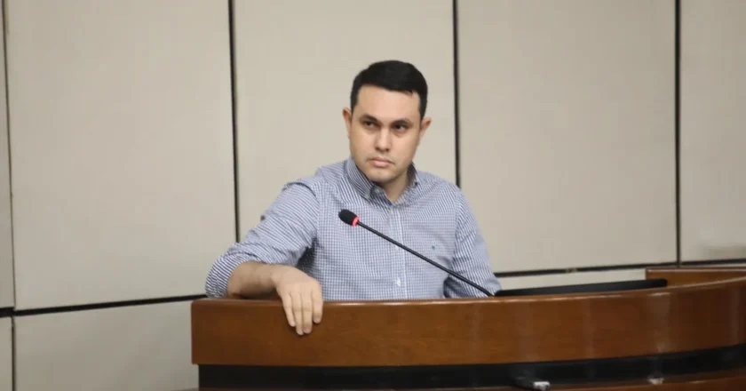 Senadores impulsan acción penal contra Rivas por uso de documento falso