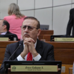 Erico Galeano renuncia al Senado en medio de proceso judicial por presunto lavado y asociación criminal