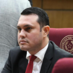 Corte revoca sobreseimiento y Hernán Rivas irá a juicio por título falso