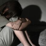 Condenan a padrastro por abuso de una niña y a madre por encubrir
