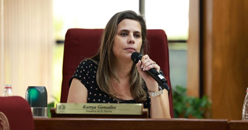 Kattya González afirma que fallo de la Corte podría definir su regreso al Senado