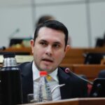 Hernán Rivas renuncia al Senado tras revés judicial por supuesto título falso
