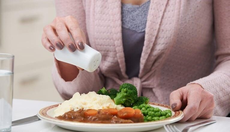 Alertan sobre elevado consumo de sal en Paraguay y riesgos para la salud