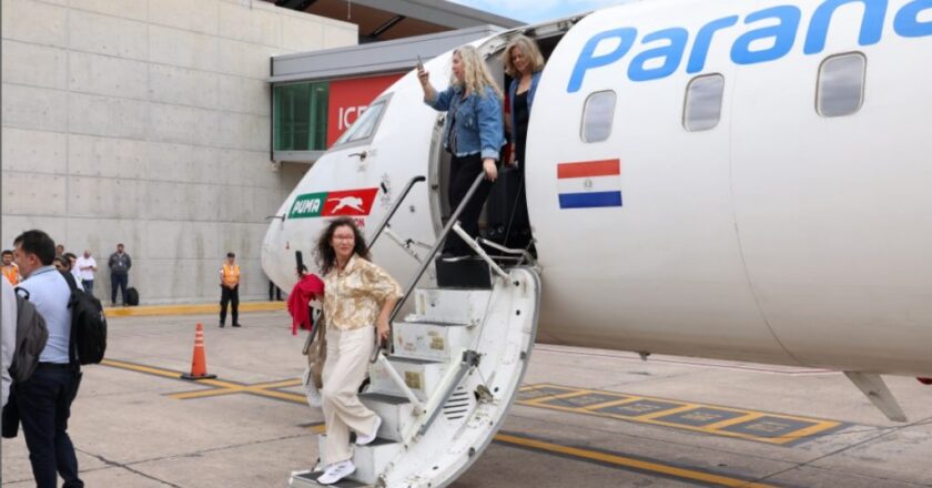 Gobierno elimina tasa del 6% a aerolíneas y apunta a bajar pasajes