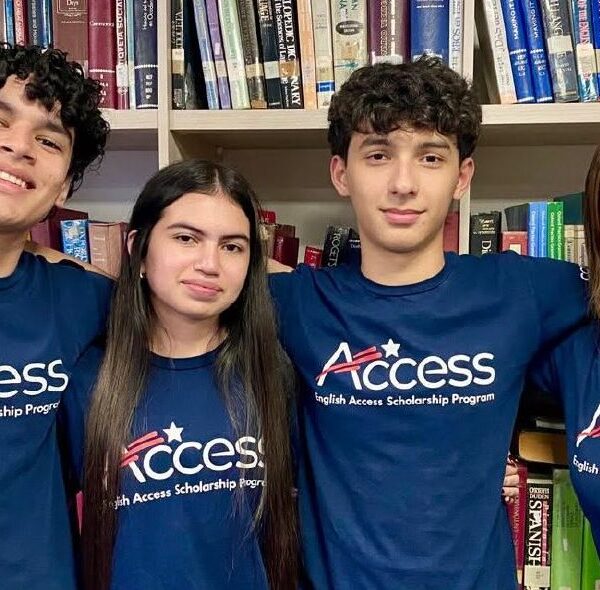 Embajada de Estados Unidos abre 50 becas completas de inglés para adolescentes paraguayos