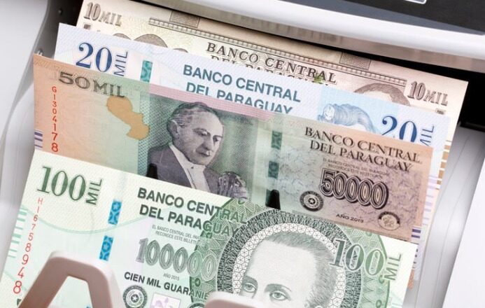 Salario mínimo divide a empresarios y sindicatos tras aumento decretado por Peña