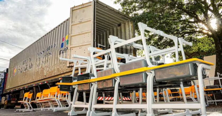 Fiscalía descarta sobrefacturación en pupitres chinos y pide cerrar la causa