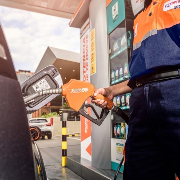 Emblemas privados trasladan el alza internacional y aumentan combustibles hasta G. 800 por litro