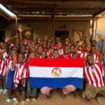 Niños de Uganda reciben camisetas oficiales de la Albirroja tras viralizar su apoyo a Paragua