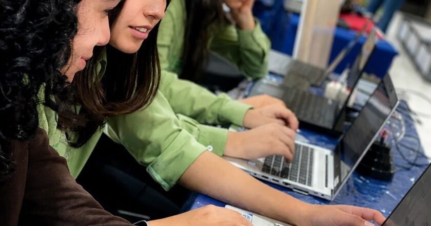Cinco estudiantes de Mbaracayú buscan apoyo para representar a Paraguay en el Mundial de Robótica