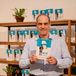 Jorge Mendelzon presenta «De pie», un libro sobre resiliencia y enfermedad con fin solidario