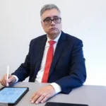 Santiago Peña designa a Miguel Báez Reyes como nuevo presidente de la ANDE