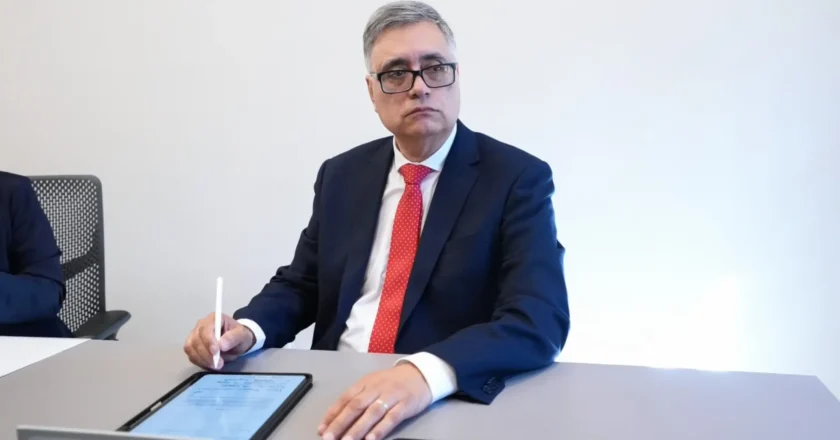Santiago Peña designa a Miguel Báez Reyes como nuevo presidente de la ANDE