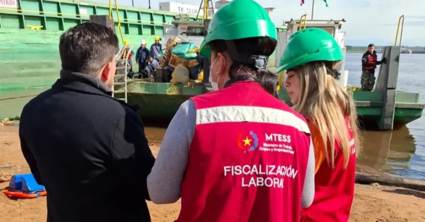 Trabajo inspecciona astillero tras la explosión que dejó cinco fallecidos en una barcaza