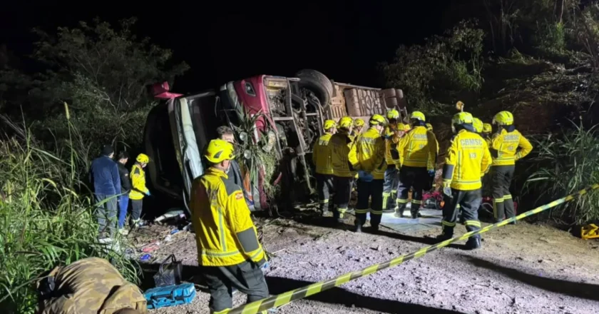 Bus paraguayo vuelca en Brasil: tres fallecidos y varios heridos