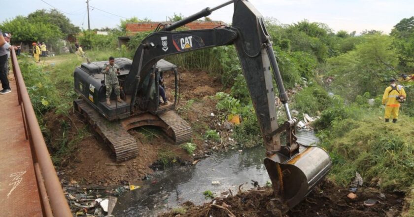 Fuerzas Armadas intensifican limpieza de cauces para prevenir inundaciones por El Niño