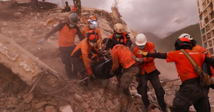 Venezuela supera los 4.300 muertos tras los terremotos y mantiene las labores de recuperación