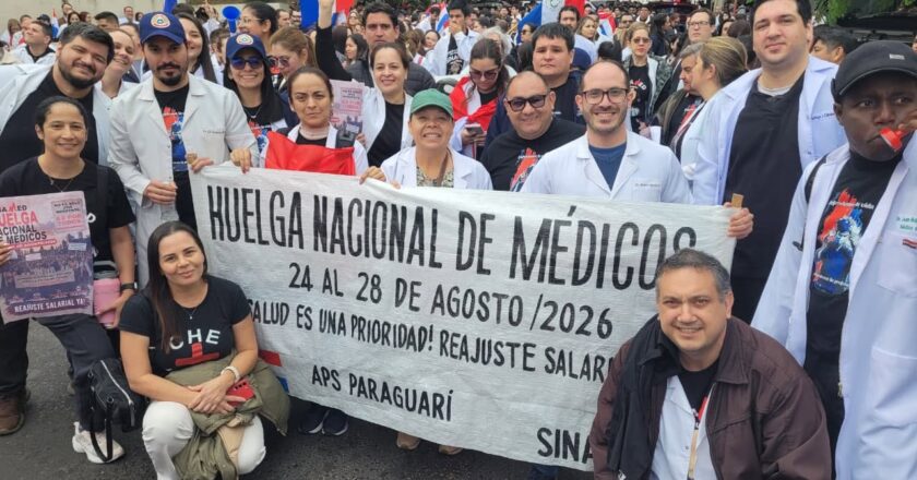 Huelga médica pone al Gobierno ante un reclamo de US$ 150 millones