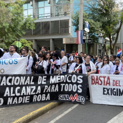 Médicos advierten renuncias masivas si no hay acuerdo con el Gobierno